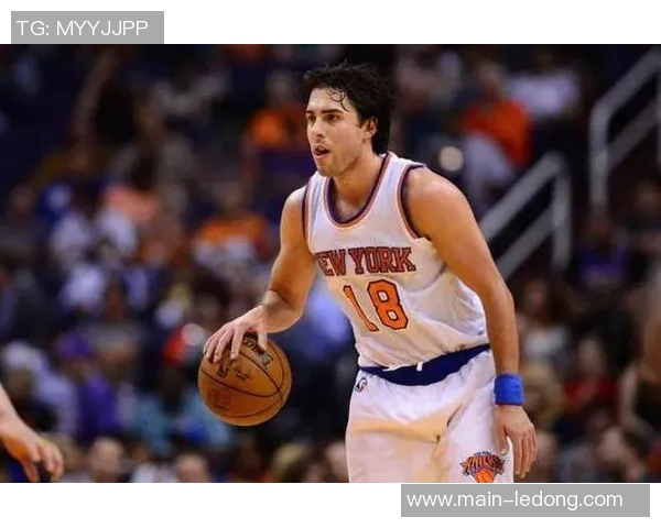 哈克斯称赞鲍威尔球风独特作为老将他让队友们更轻松发挥