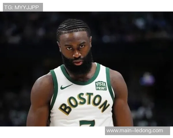 杰伦布朗盛赞小卡巅峰时期为历史上最杰出的攻防一体球员之一